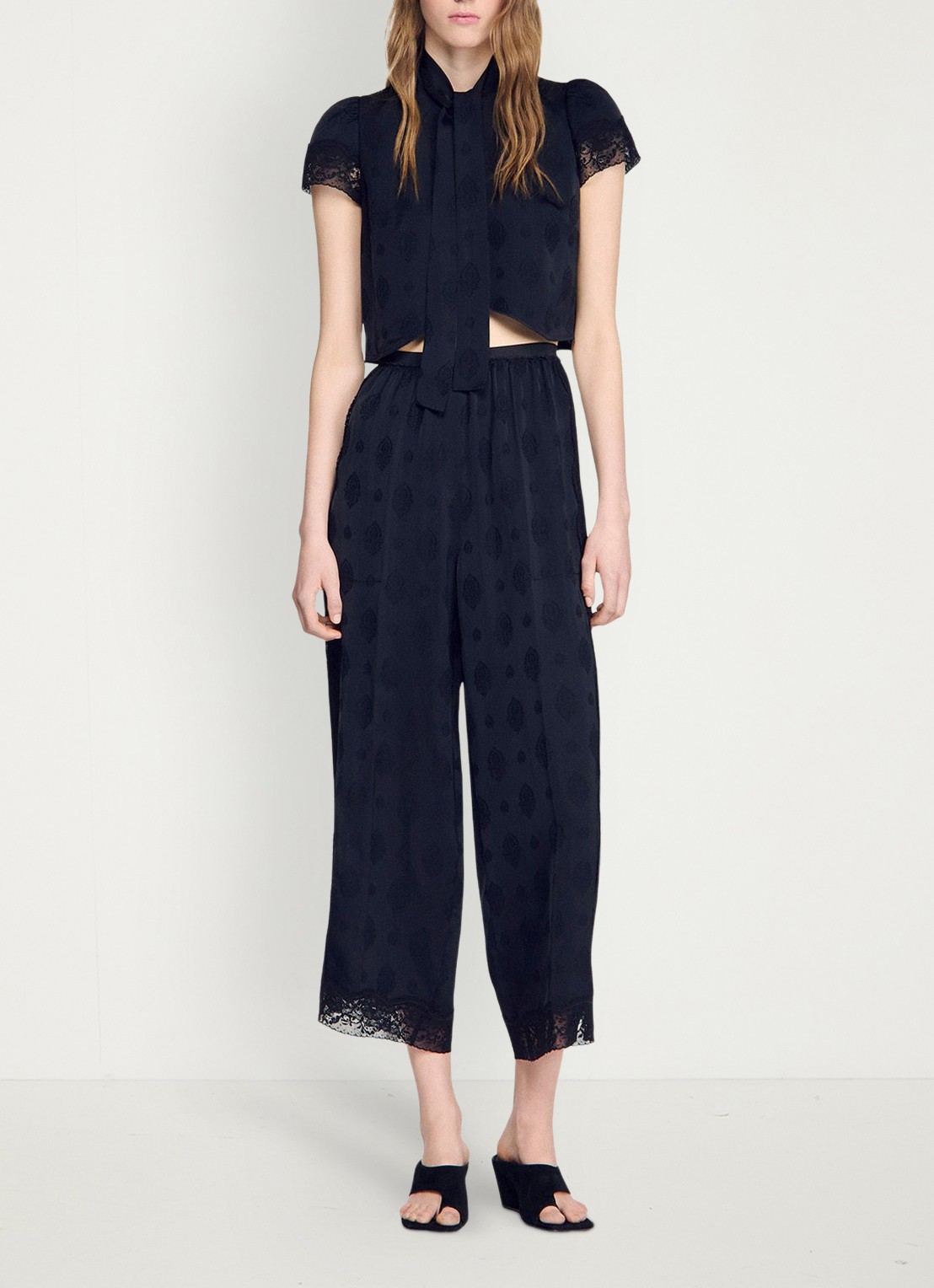 Sandro Top met strikkraag en details van kant - detail 5 black / zwart