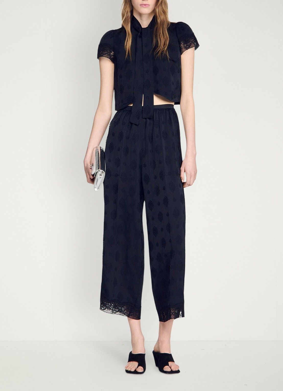 Sandro Top met strikkraag en details van kant - voorkant 7 black / zwart