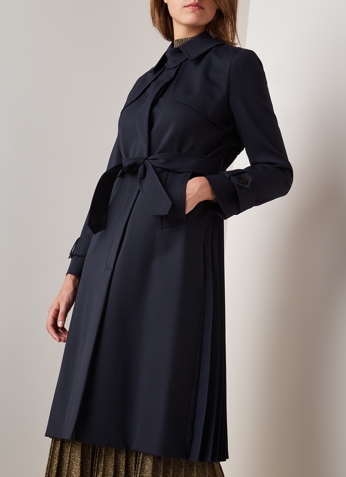Sandro Trenchcoat met plissé en strikceintuur - detail 4 donkerblauw