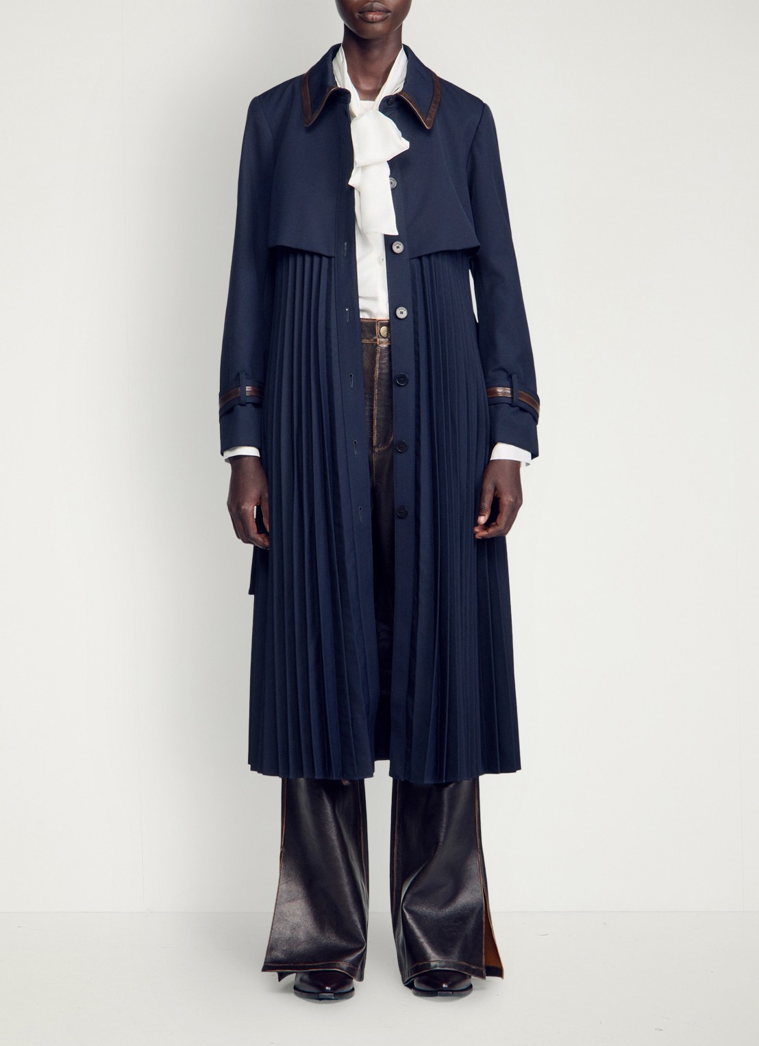 Sandro Trenchcoat met plooien - voorkant 5 blauw