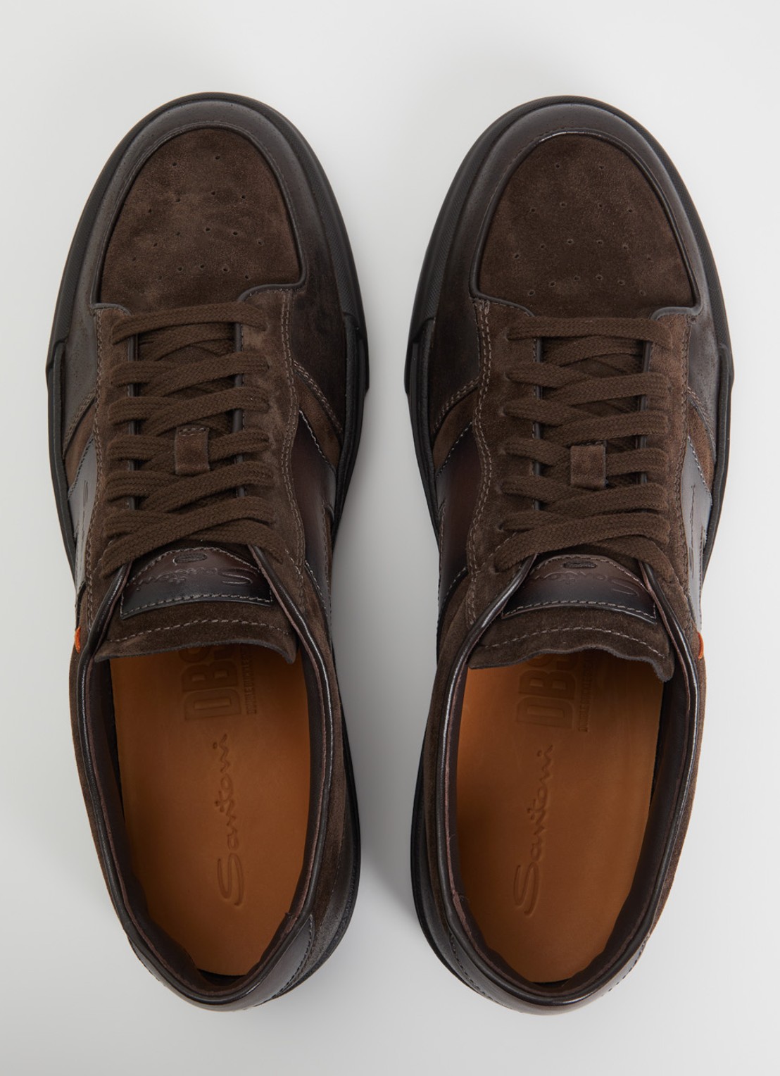 Santoni DBS Sport sneaker van suède met leren details - detail 2 donkerbruin