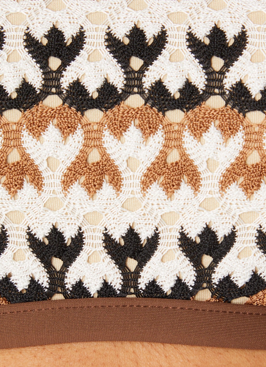 Sarda Biles bikinitop van crochet met print - detail 5 zand