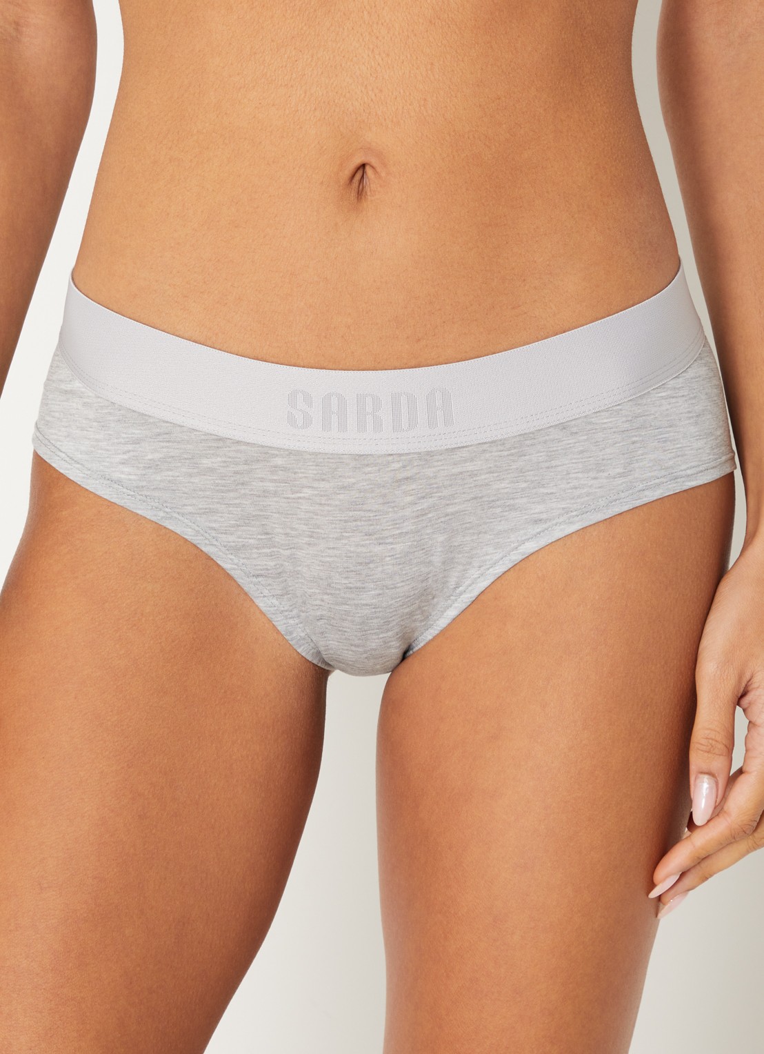 Sarda Sifan hipster met logoband - detail grijsmele