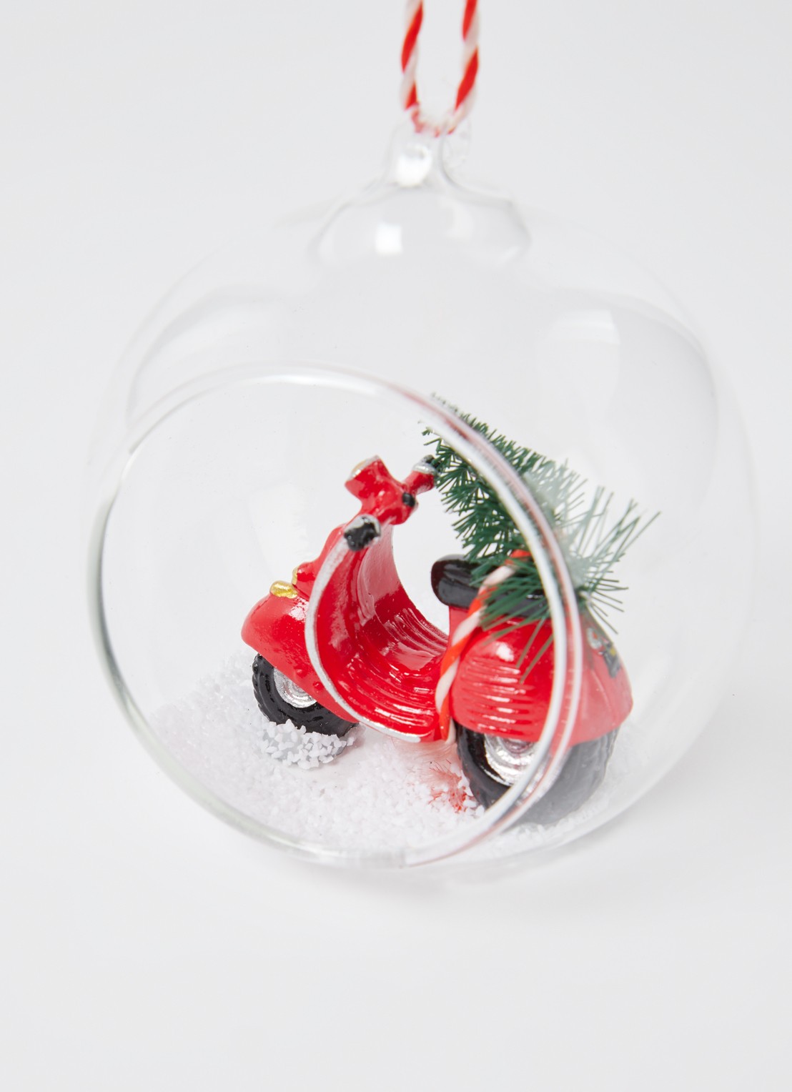 Sass & Belle Coming Home Scooter kerstbal 8 cm - detail rood