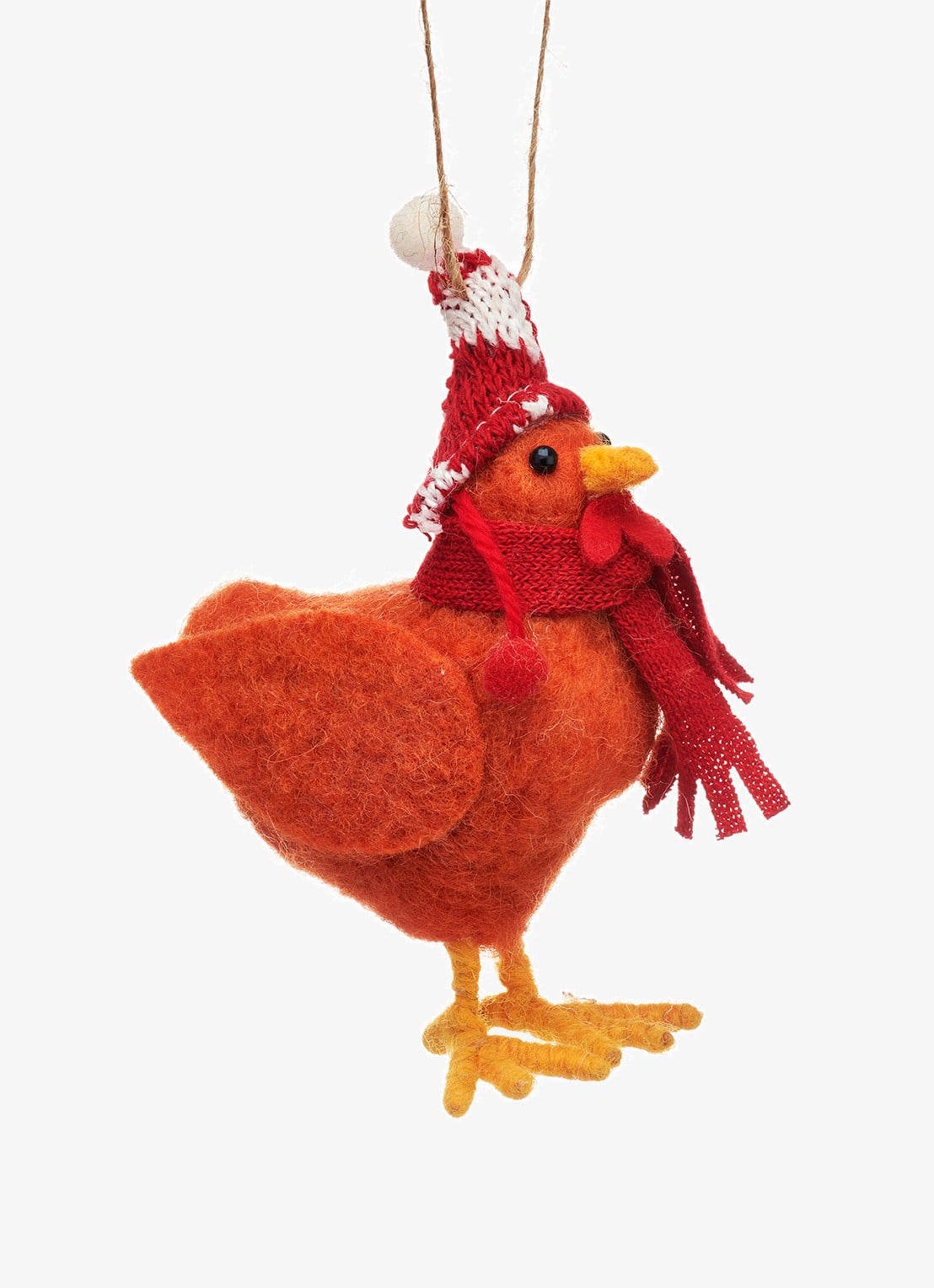 Sass & Belle  Kip met hoed kersthanger 13,5 cm - voorkant oranjebruin