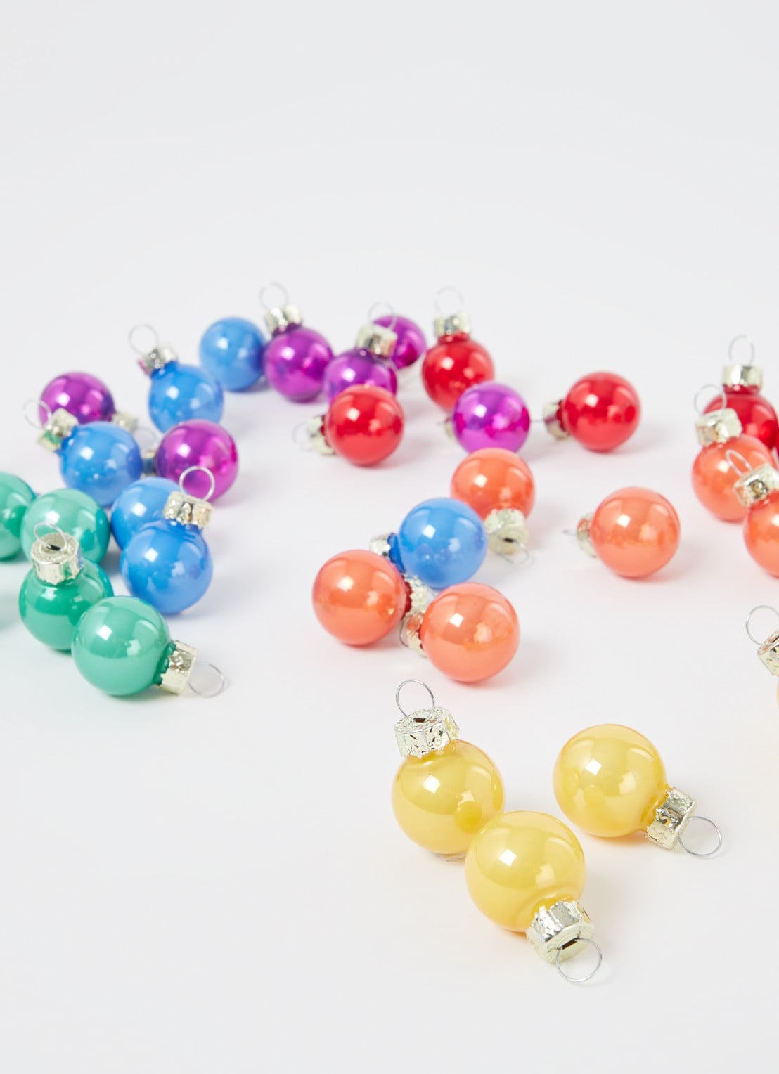 Sass & Belle Rainbow Mini Baubles set of 36 2 cm - detail multicolor