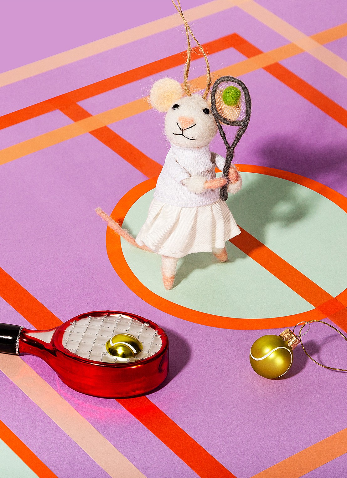 Sass & Belle Tennis Muis kersthanger 13 cm - detail 2 wit