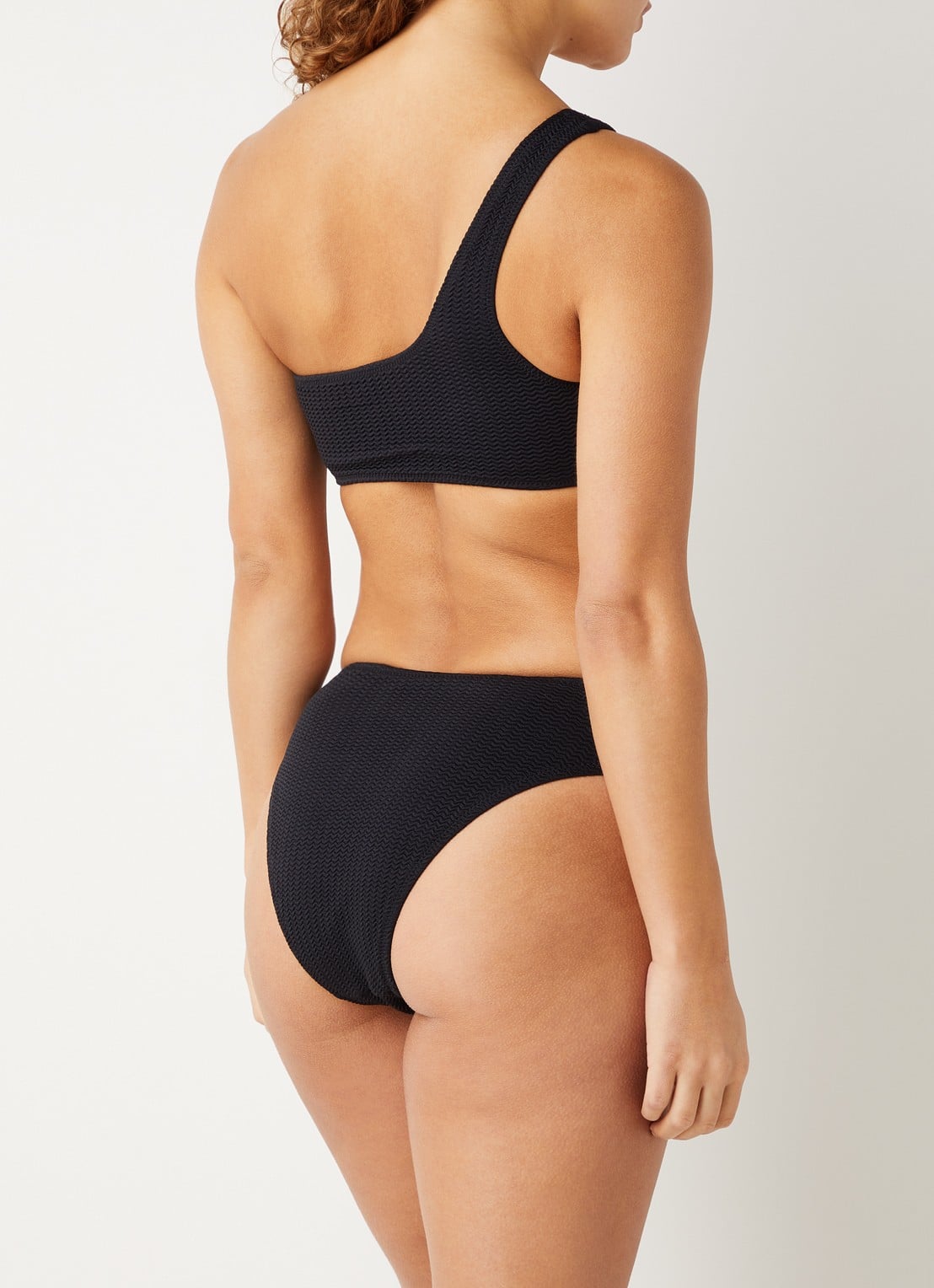 Seafolly Sea Dive one shoulder bikinitop met uitneembare vulling - achterkant zwart