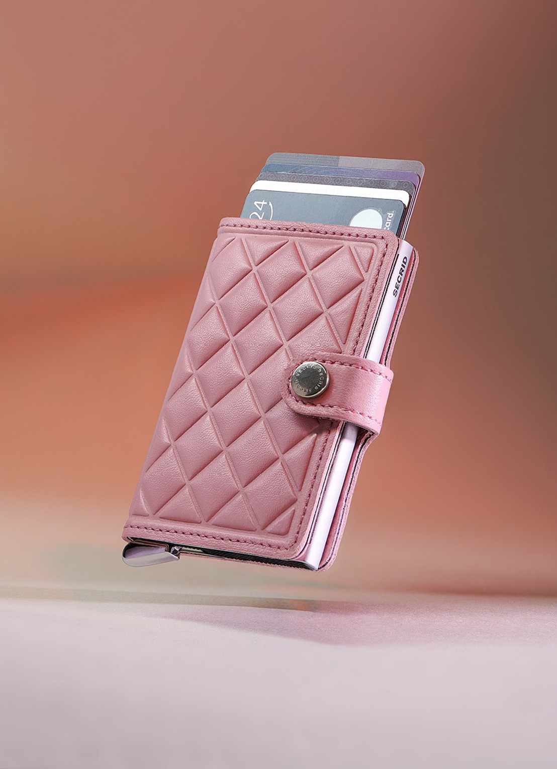 Secrid Miniwallet+ pasjeshouder van leer - detail 6 lichtroze