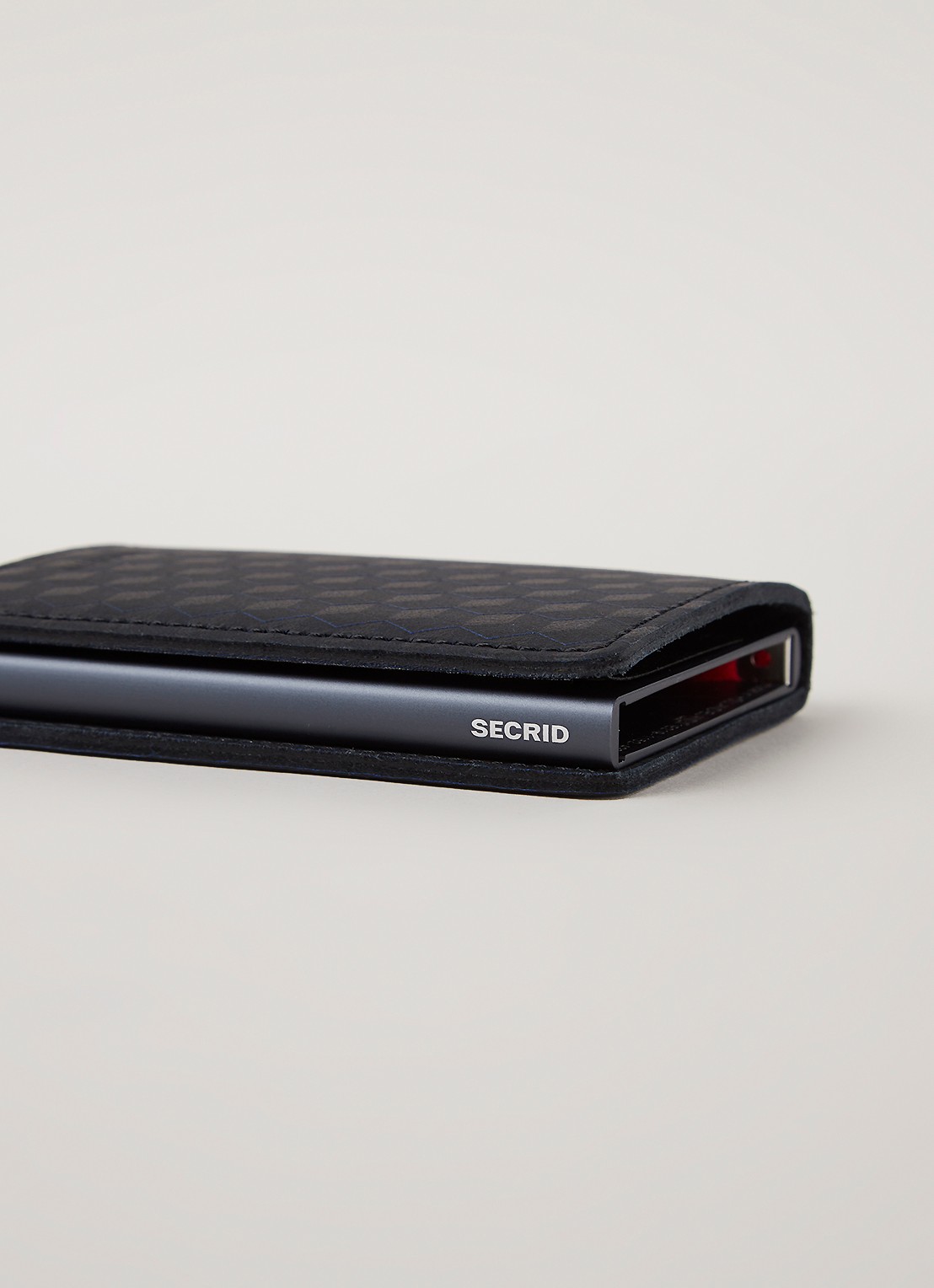 Secrid Slimwallet pasjeshouder van leer - detail 3 zwart