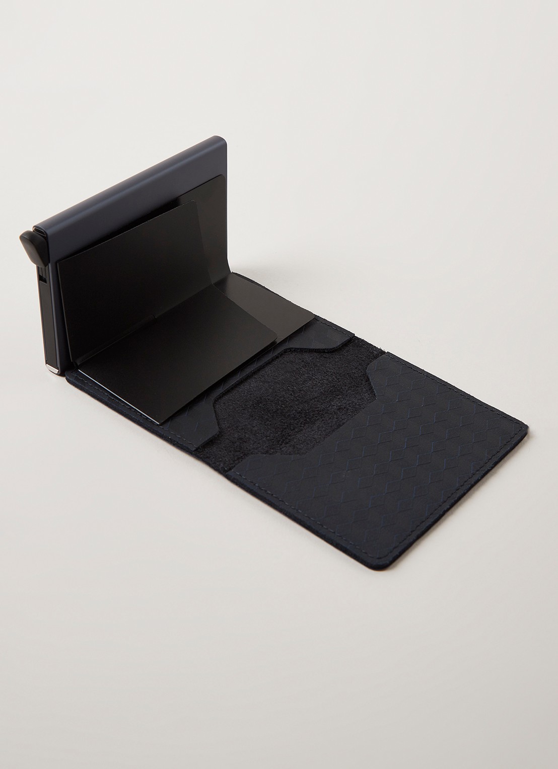 Secrid Slimwallet pasjeshouder van leer - detail 4 zwart