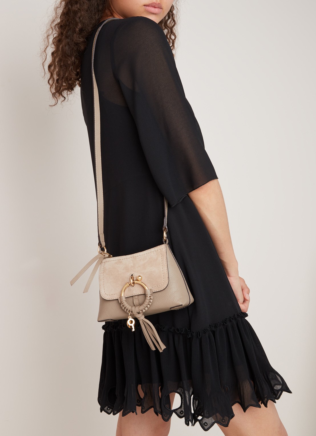 See By Chloé Joan Mini crossbodytas van leer met suède details - voorkant 4 grijs