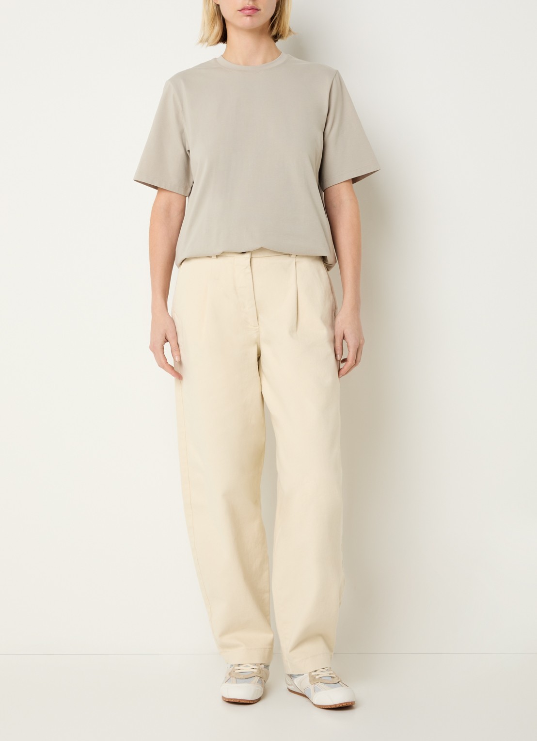 Selected Alma mid waist tapered fit broek met steekzakken - voorkant 2 creme