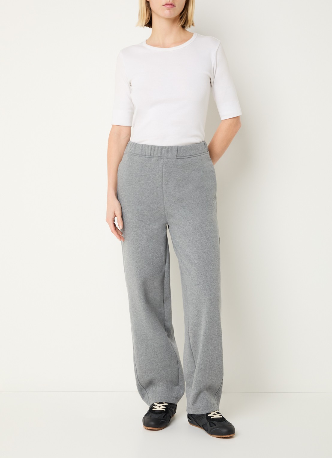 Selected Ari Gia high waist loose fit joggingbroek met elastische band en steekzakken - voorkant 2 grijsmele