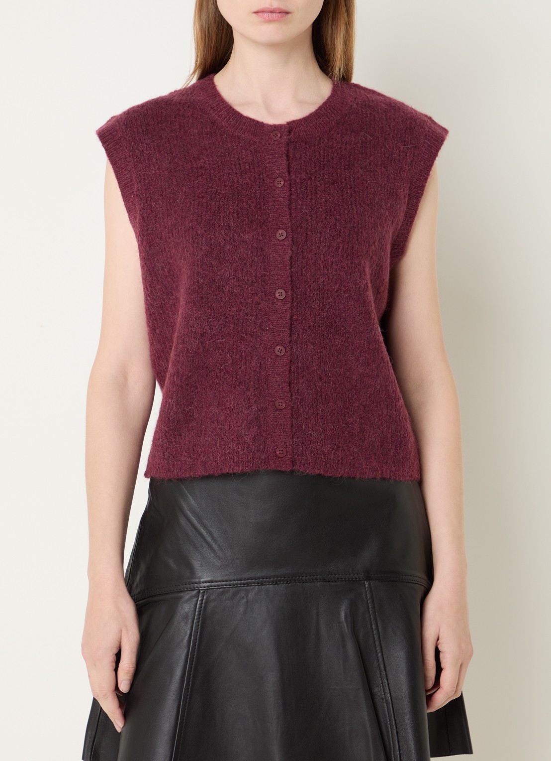 Selected Lulu fijngebreid vest in wolblend met ronde hals - detail aubergine