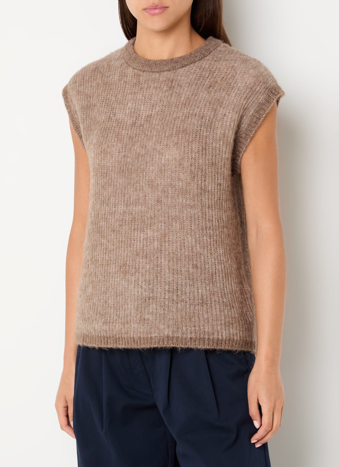 Selected Lulu grofgebreide mouwloze top in wolblend - detail 4 donkerbeige