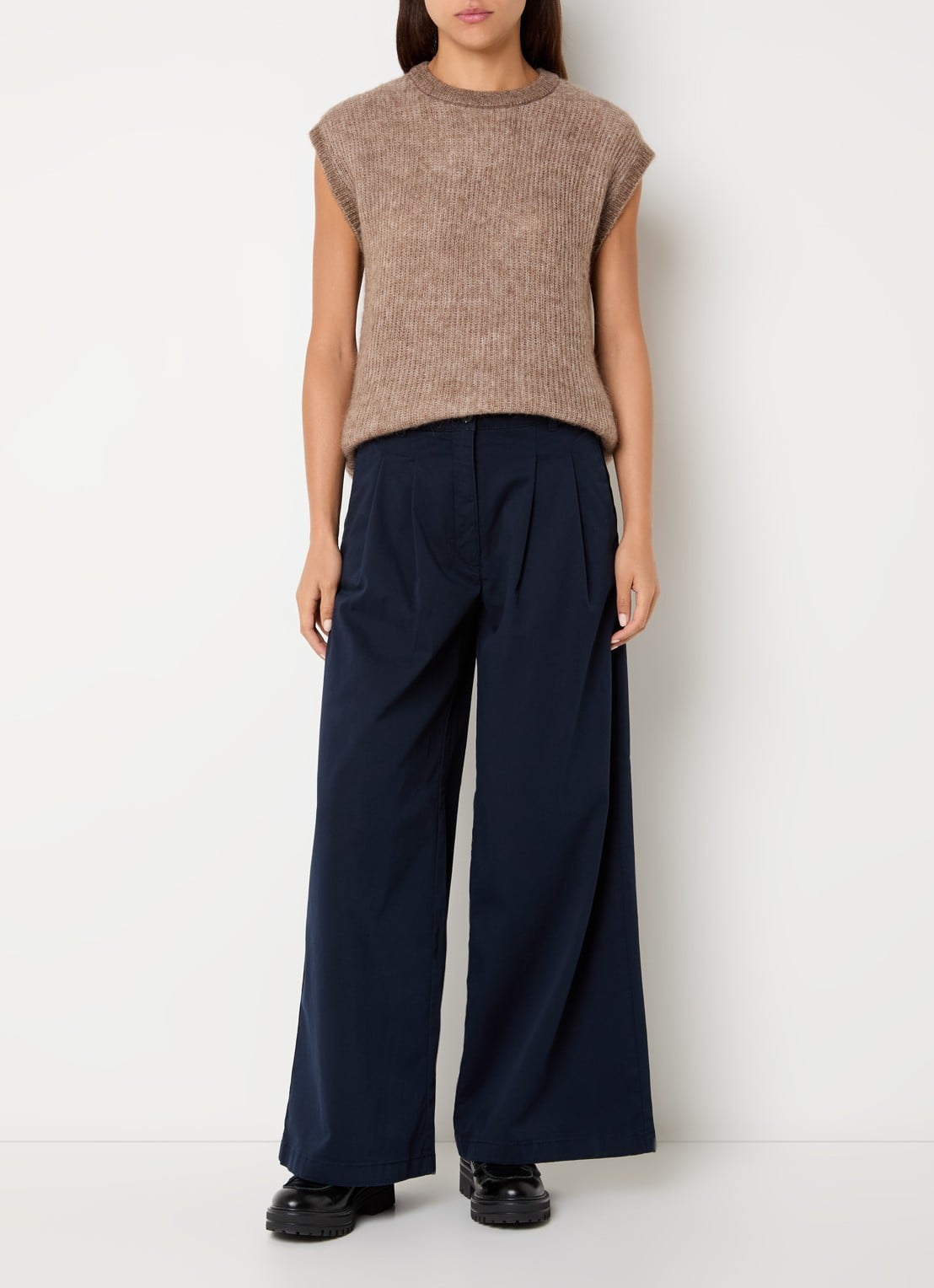 Selected Lulu grofgebreide mouwloze top in wolblend - voorkant 3 donkerbeige
