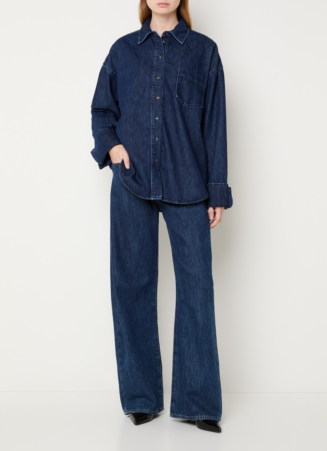Selected Mella-Bora oversized blouse van denim  met borstzak - voorkant 2 royalblauw