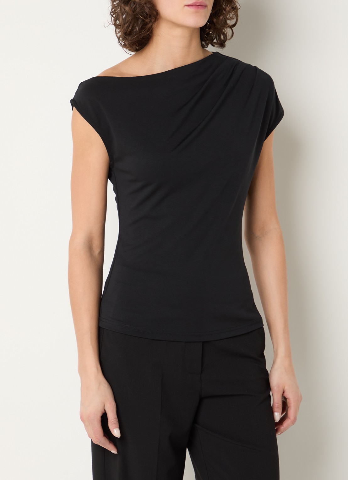 Selected Molly asymmetrische top met boothals - detail 2 zwart