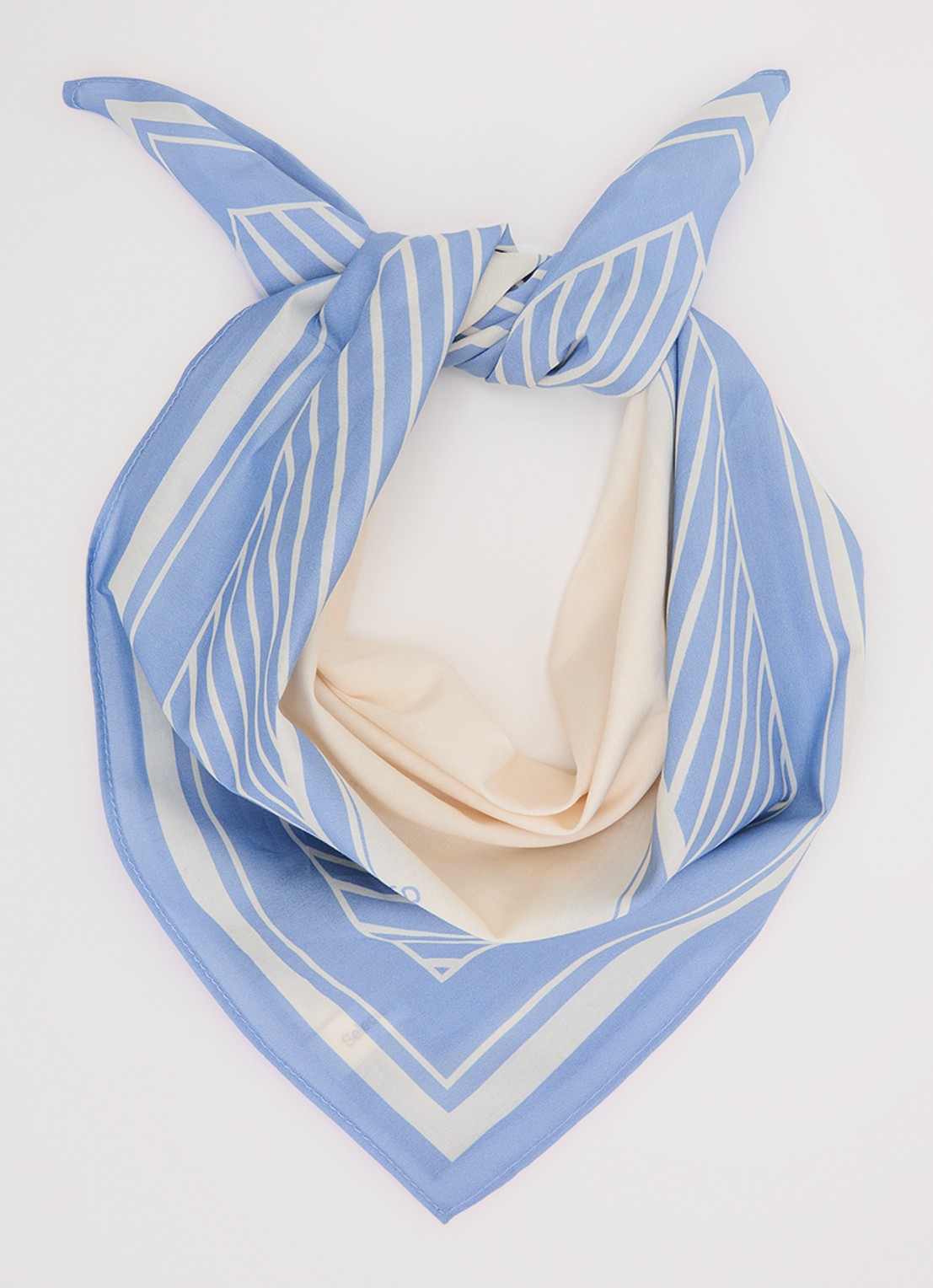 Selected Nicolina bandana met print 55 x 55 cm - voorkant blauw