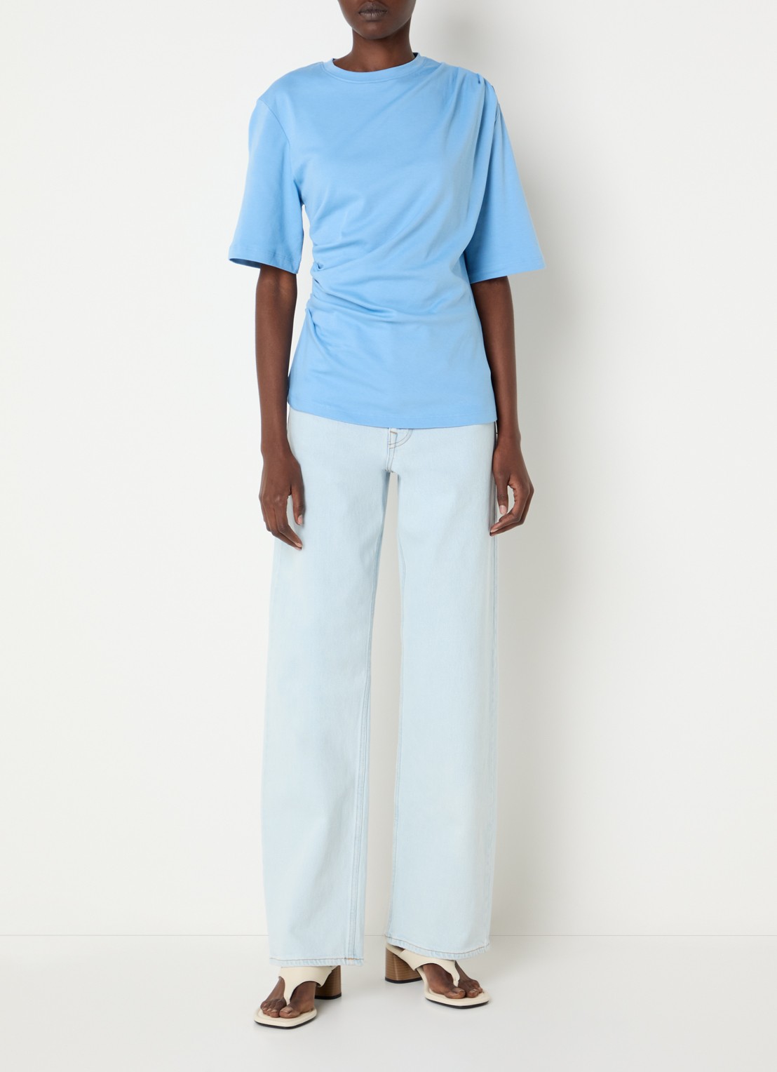 Selected Oline T-shirt met plooidetail en asymmetrische zoom - voorkant 3 lichtblauw