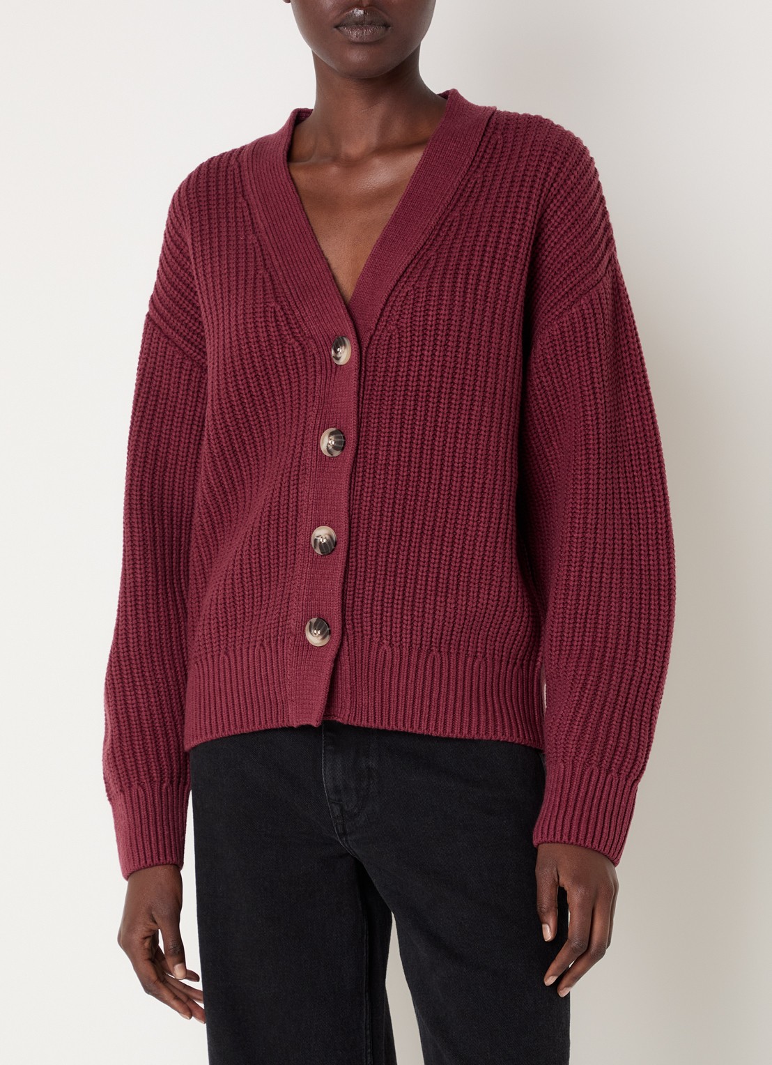Selected Selma ribgebreid vest met V-hals - detail bordeauxrood