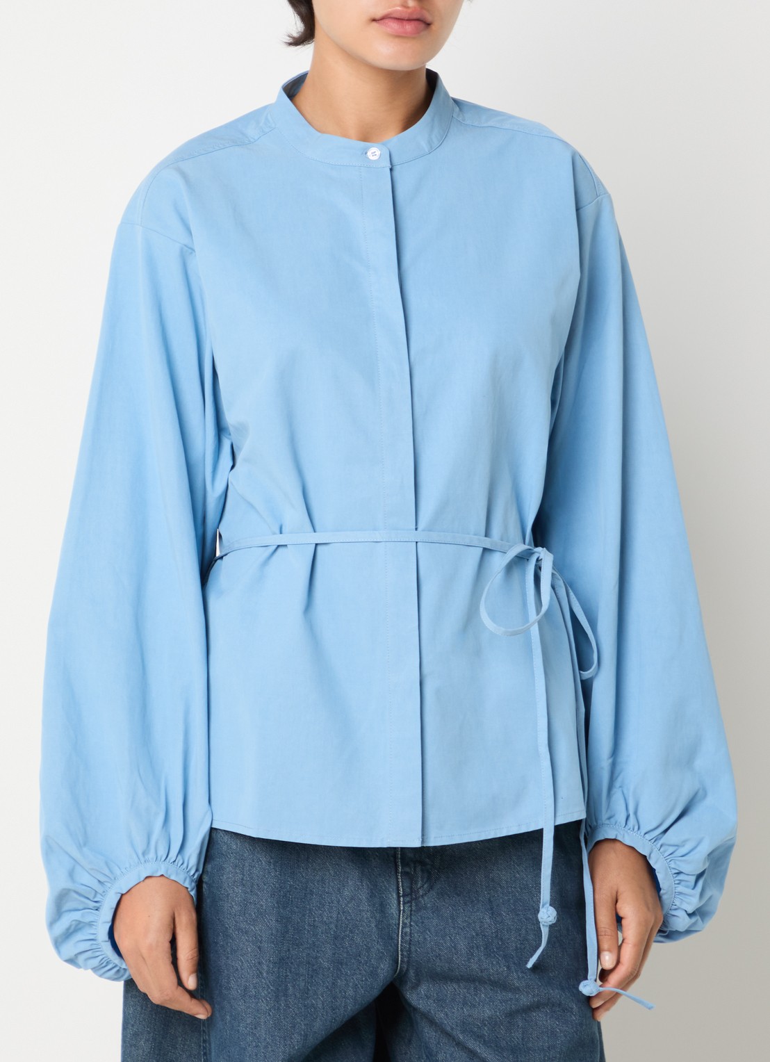 Selected Talia blouse met strikceintuur - detail blauw