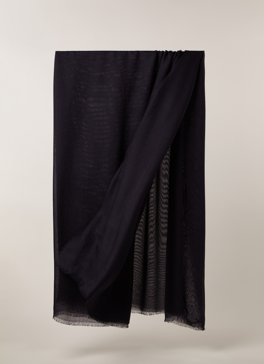 Semi-transparante sjaal 140 x 140 cm - voorkant 3 donkerblauw