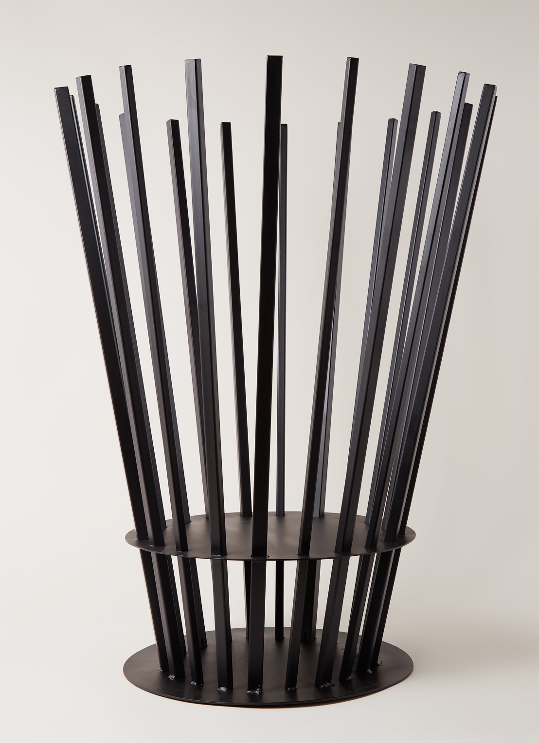 Serax Fisk vuurkorf 80 cm  - voorkant 3 zwart