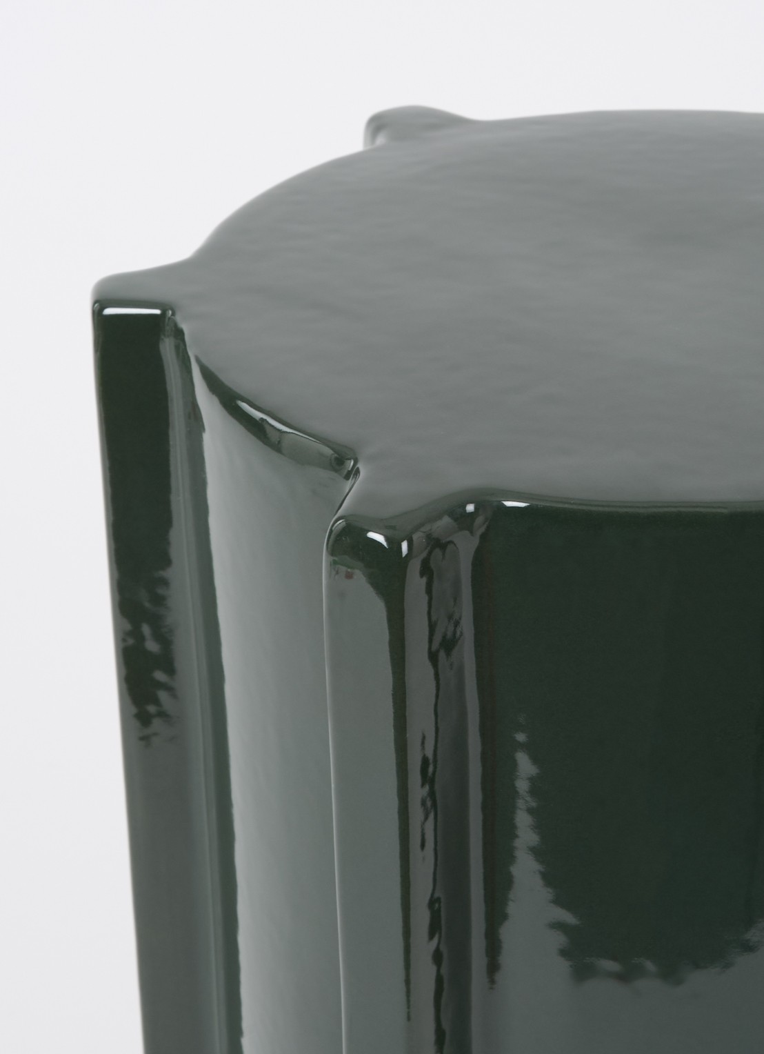 Serax Pawn bijzettafel 45,4 cm - voorkant 2 donkergroen