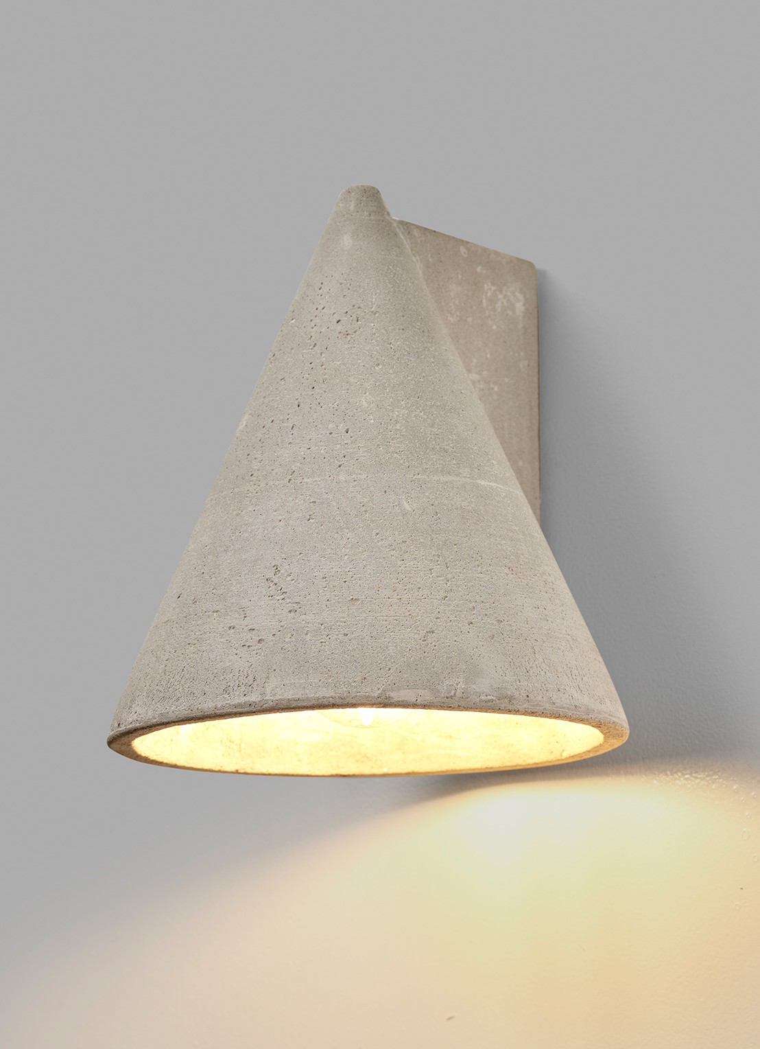 Serax Shape tafellamp Ø 15 cm - detail lichtgrijs