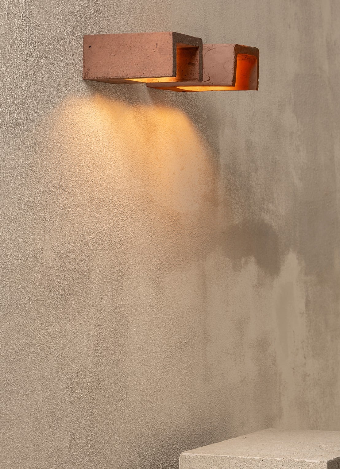 Serax Shape tafellamp 7,5 x 16 x 12 cm - detail donkerrood