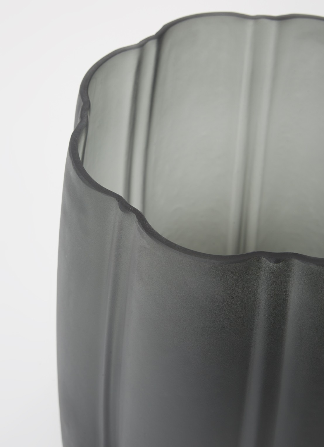 Serax Shape vaas 30 cm - voorkant 2 donkergrijs