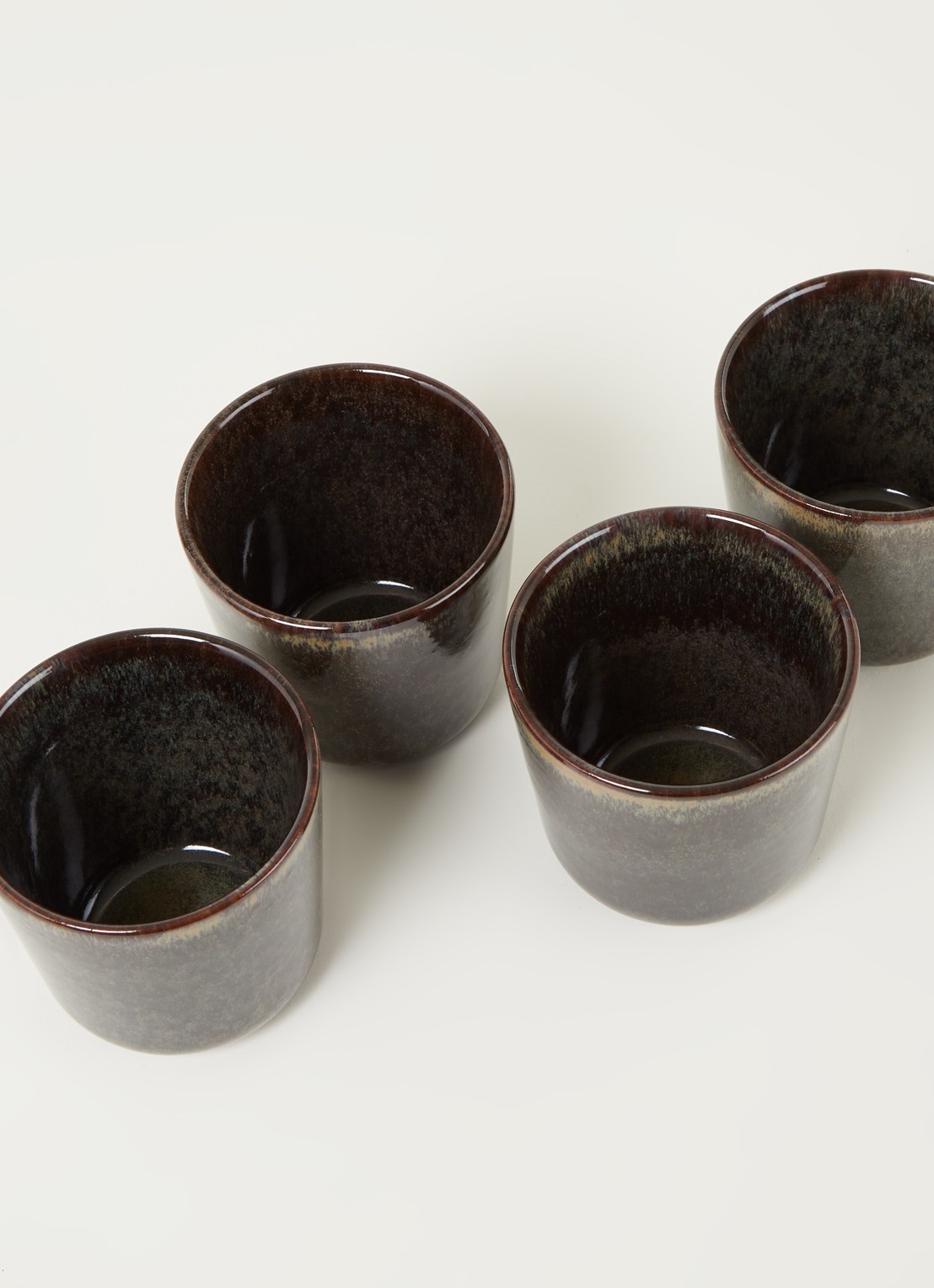 Serax Surface kopje 30 cl set van 4 - detail donkerbruin