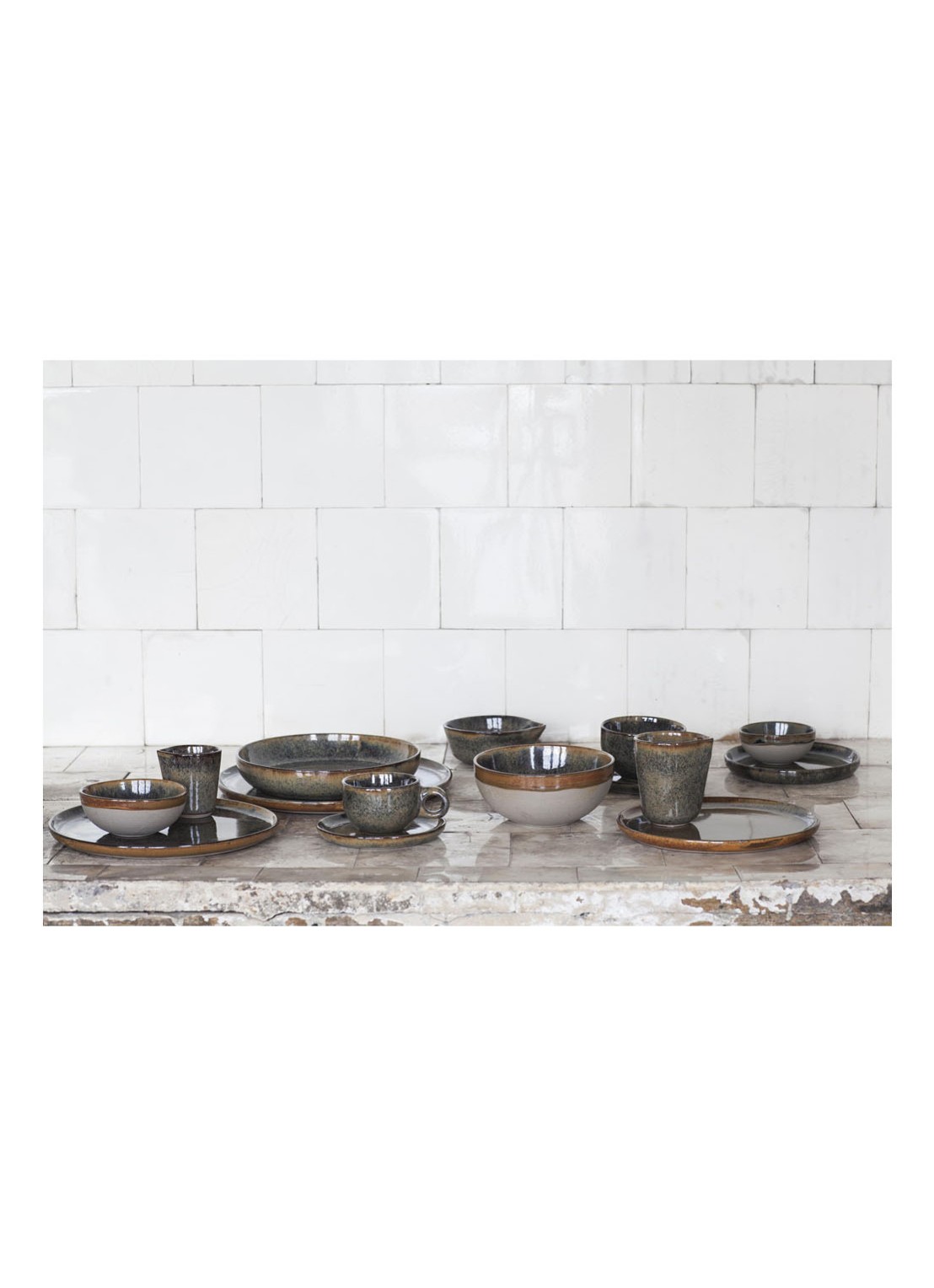 Serax Surface side plate bordje 16 cm - voorkant 2 olijfgroen