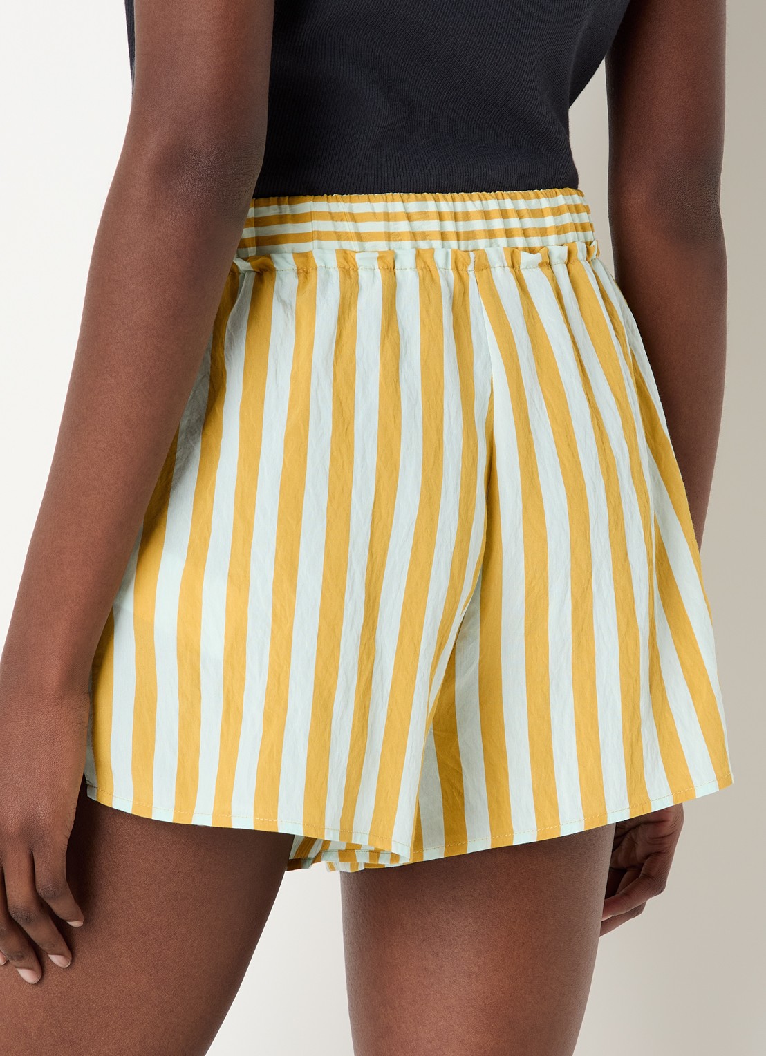 Sessùn Agde high waist straight fit korte broek met streepprint - achterkant okergeel