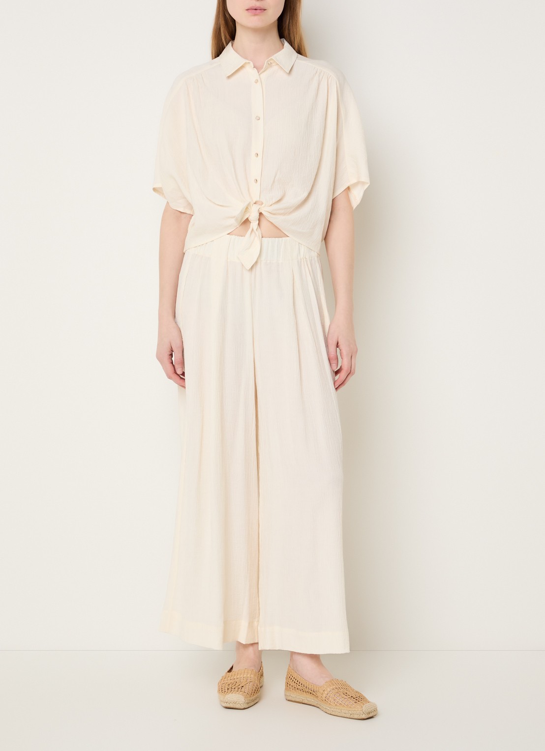 Sessùn Alfassa cropped blouse van  crêpe met geknoopt detail - voorkant 3 creme