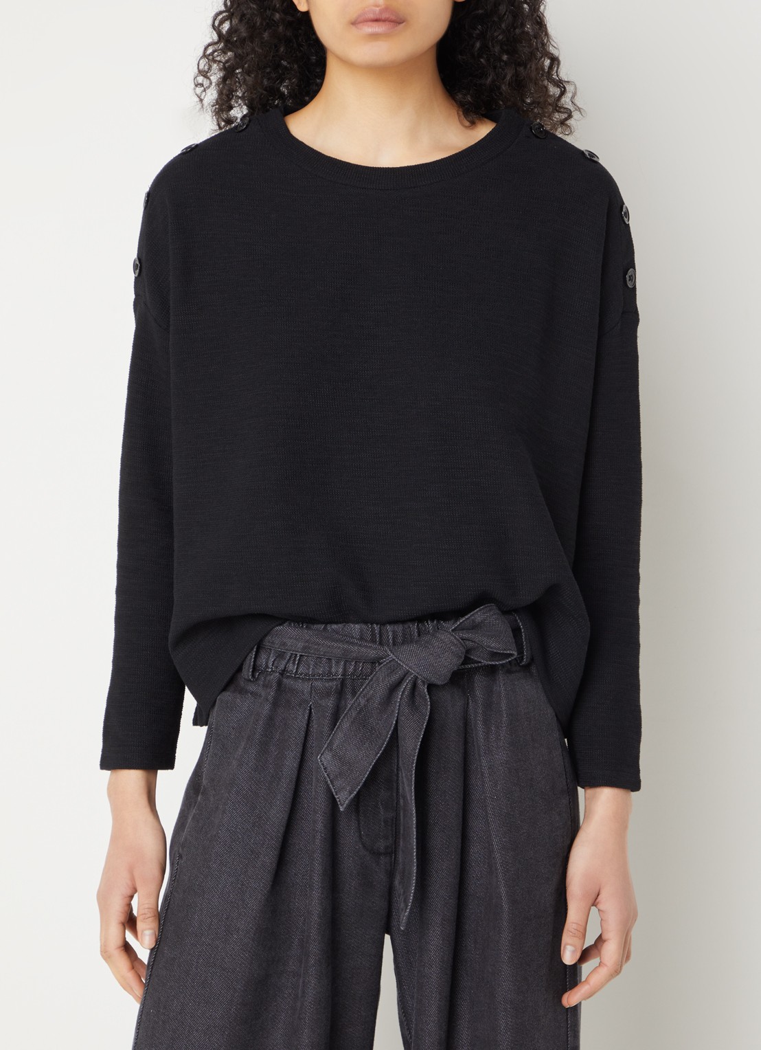 Sessùn Austin fijngebreide pullover met knoopdetail - detail zwart