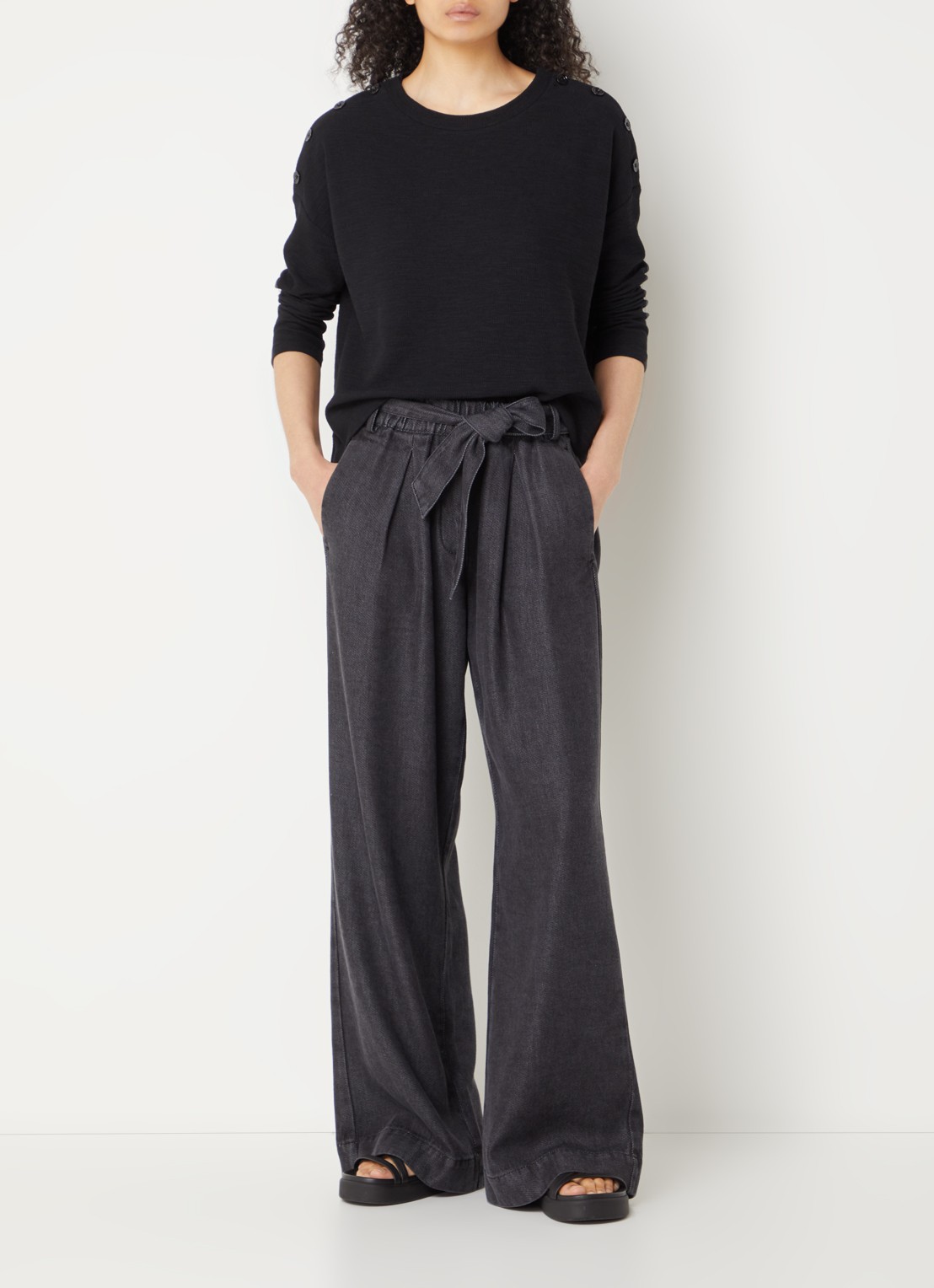 Sessùn Austin fijngebreide pullover met knoopdetail - voorkant 4 zwart
