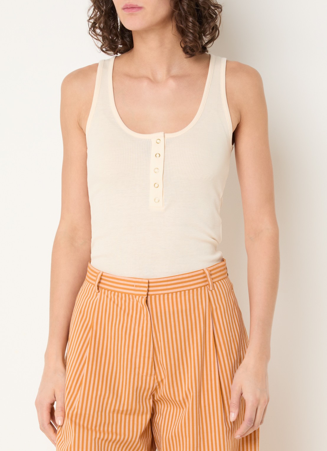Sessùn Camargo mouwloze top met ronde hals - detail 4 creme
