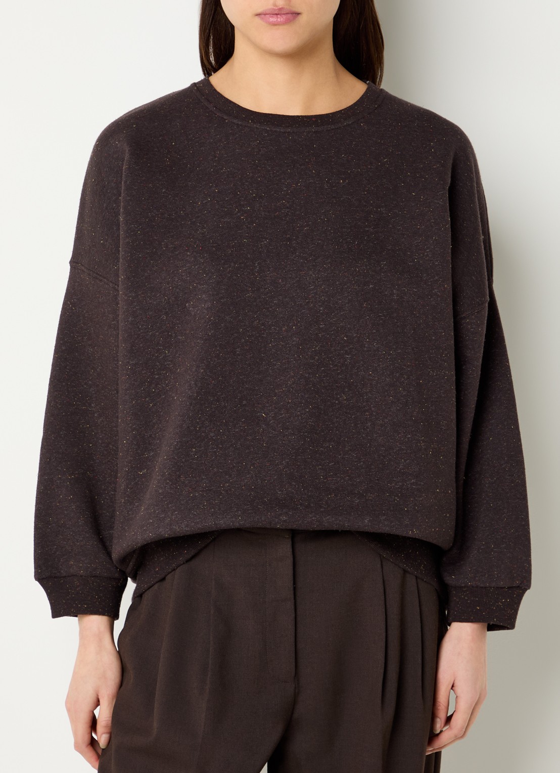 Sessùn Chebbi sweater in linnenblend met ronde hals - detail bruin