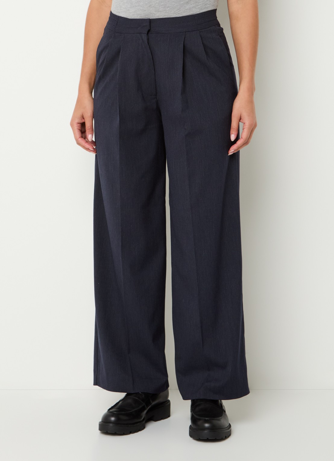 Sessùn High waist wide fit pantalon met plooidetail en krijtstreep - detail 3 donkerblauw