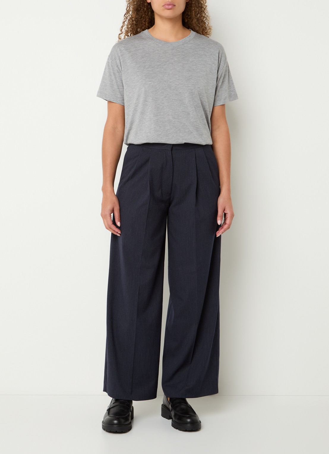 Sessùn High waist wide fit pantalon met plooidetail en krijtstreep - voorkant 2 donkerblauw