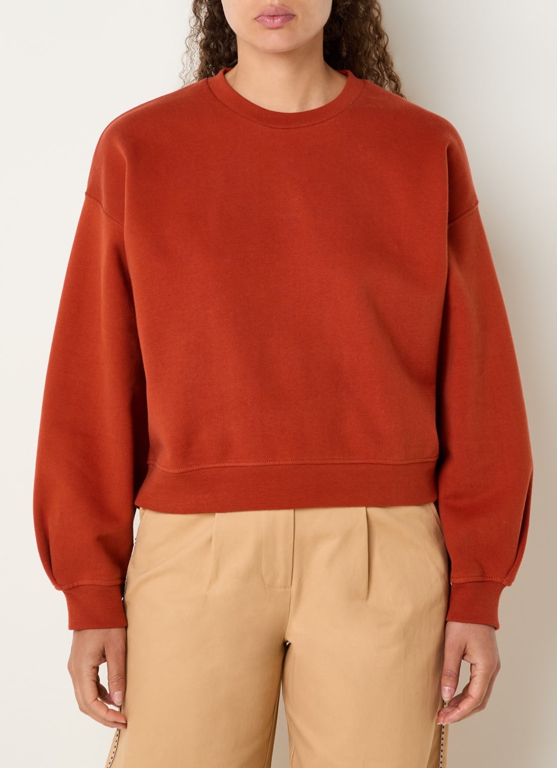 Sessùn Inea sweater met ronde hals - detail steenrood