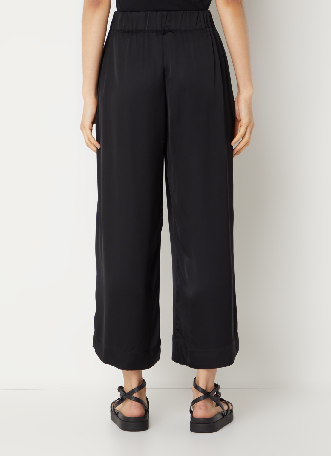 Sessùn Isla mid waist wide fit cropped broek van satijn - achterkant zwart