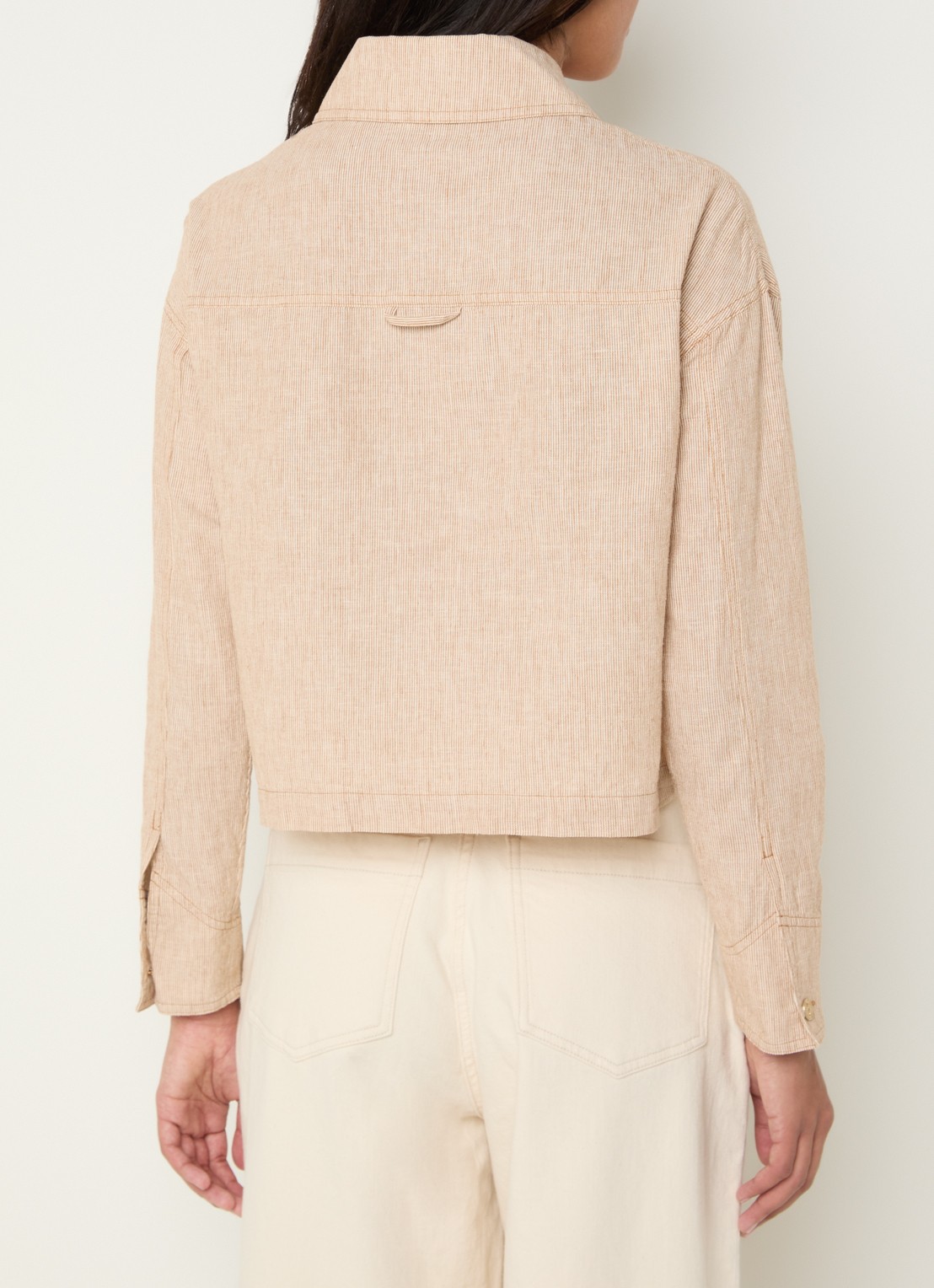 Sessùn Notteri cropped blouse met krijtstreep en borstzakken - achterkant cognac