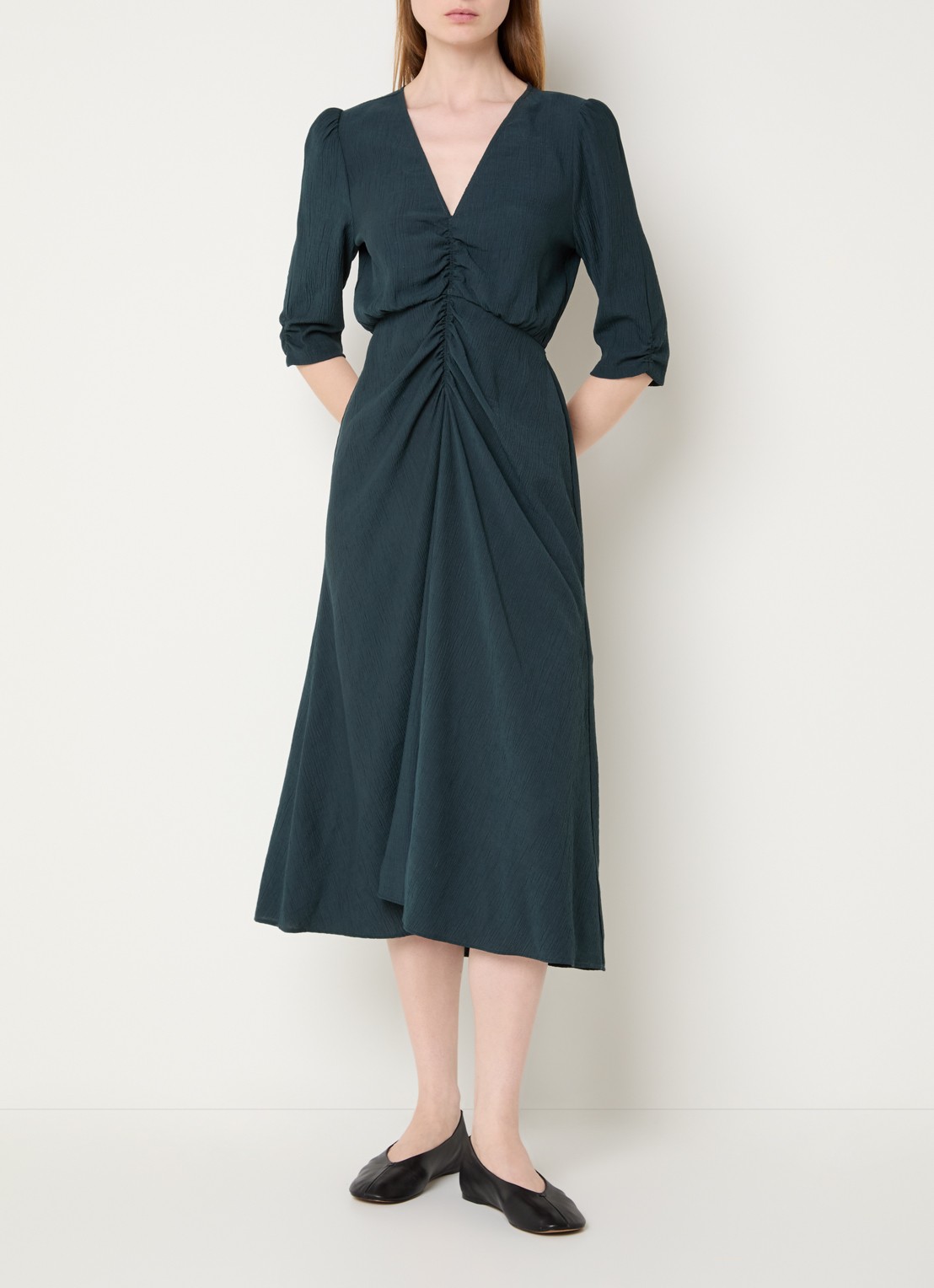 Sessùn Nylia midi jurk met V-hals - detail donkergroen