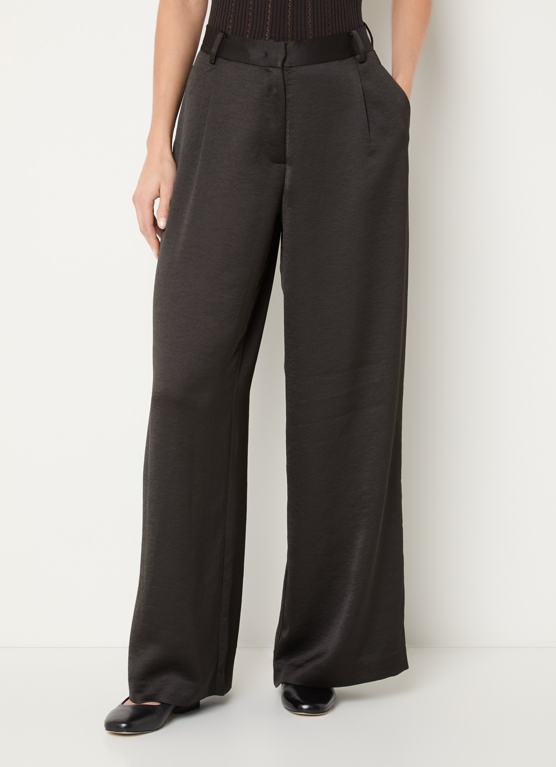 Sessùn Provenco high waist wide leg pantalon met glanzende finish  - detail 2 donkerbruin