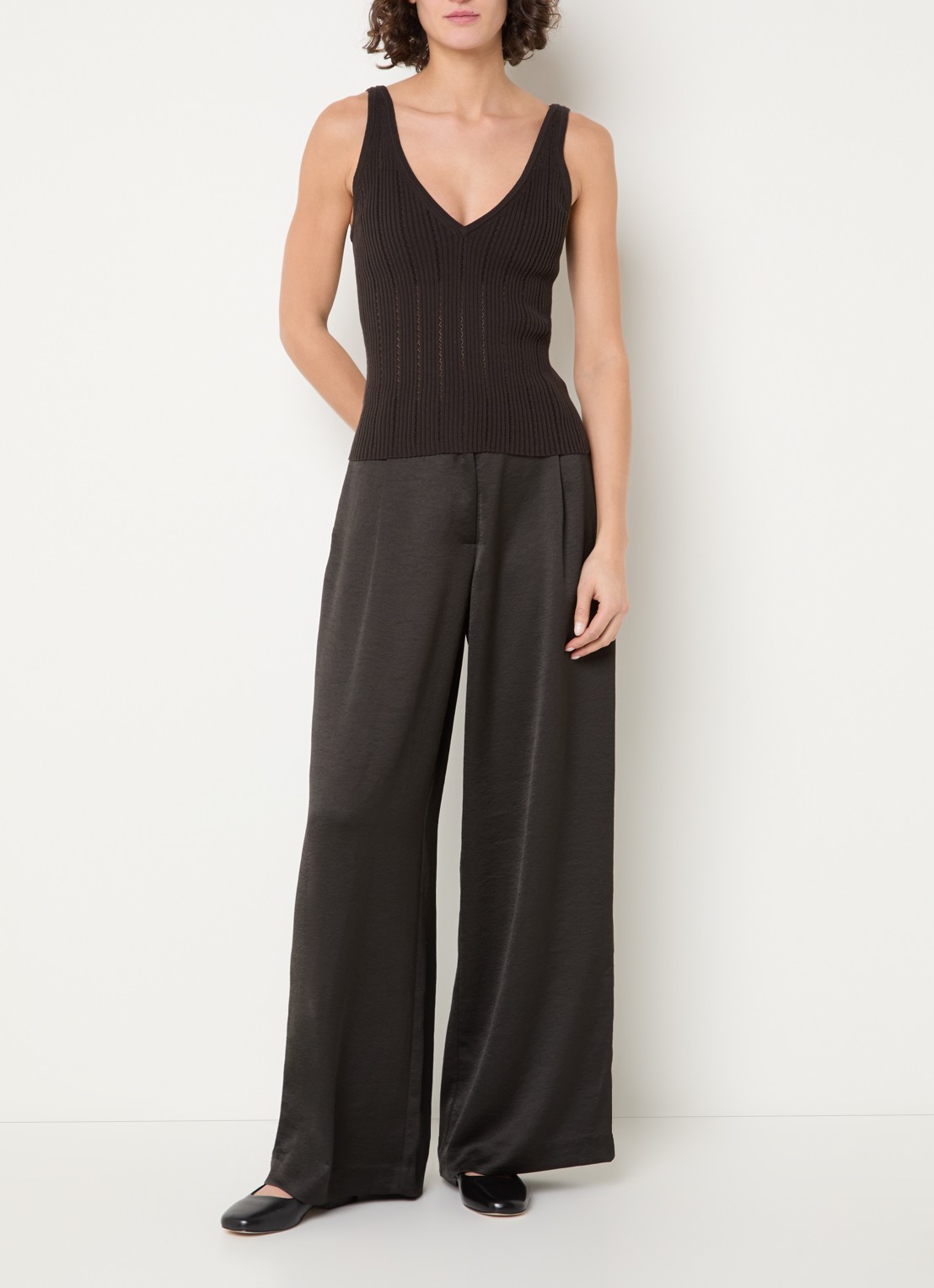 Sessùn Provenco high waist wide leg pantalon met glanzende finish  - voorkant 4 donkerbruin