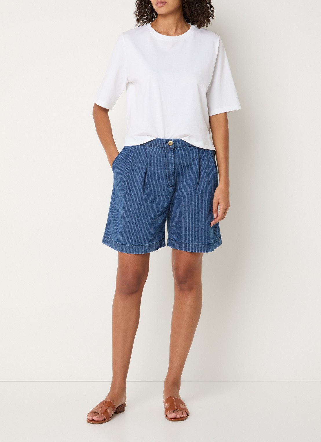 Sessùn Santa high waist wide fit korte broek van chambray met krijtstreep - voorkant 2 indigo